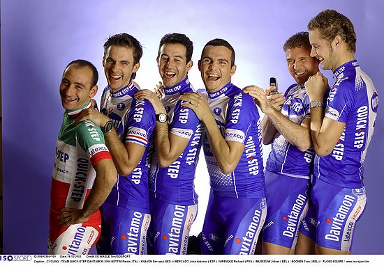 CYCLING : TEAM QUICK-STEP DAVITAMON 2004BETTINI Paolo ( ITA ) / KNAVEN Servais ( NED ) / MERCADO Jos Antonio ( ESP ) / VIRENQUE Richard ( FRA ) / MUSEEUW Johan ( BEL ) / BOONEN Tom ( BEL ) / PLOEG EQUIPE / www.iso-sport.be