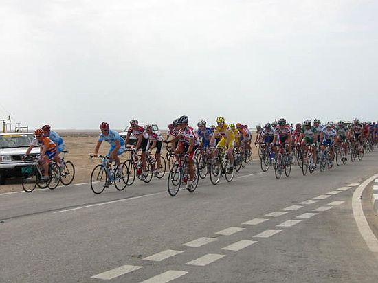 Ronde van Qatar, 2e etappe - 3 februari 2004<br />Het peloton